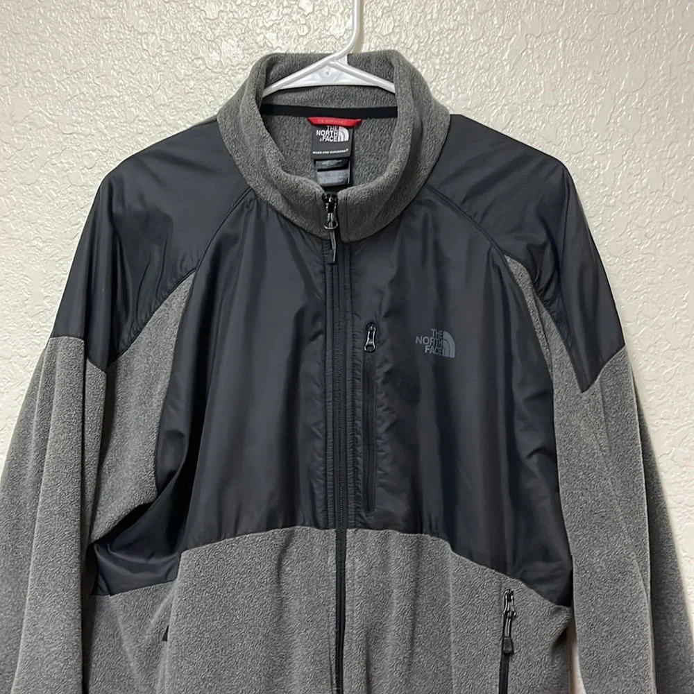 THE NORTH FACE Men’s Gray and Black Fleece Jacket Size XL